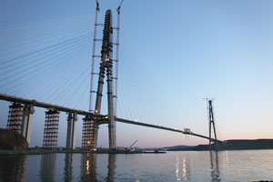 Завершено замыкание моста на остров Русский